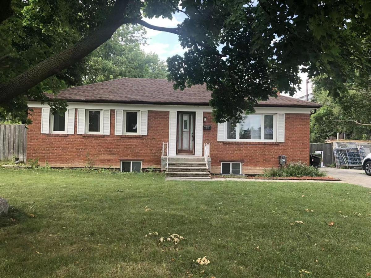 Cozy 3 Room Bungalow In Midtown Toronto Exterior photo